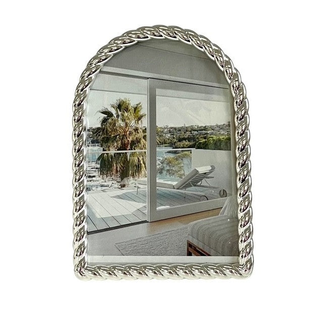 152Q arched photo frame with a silver twisted-braid border, 4 by 6