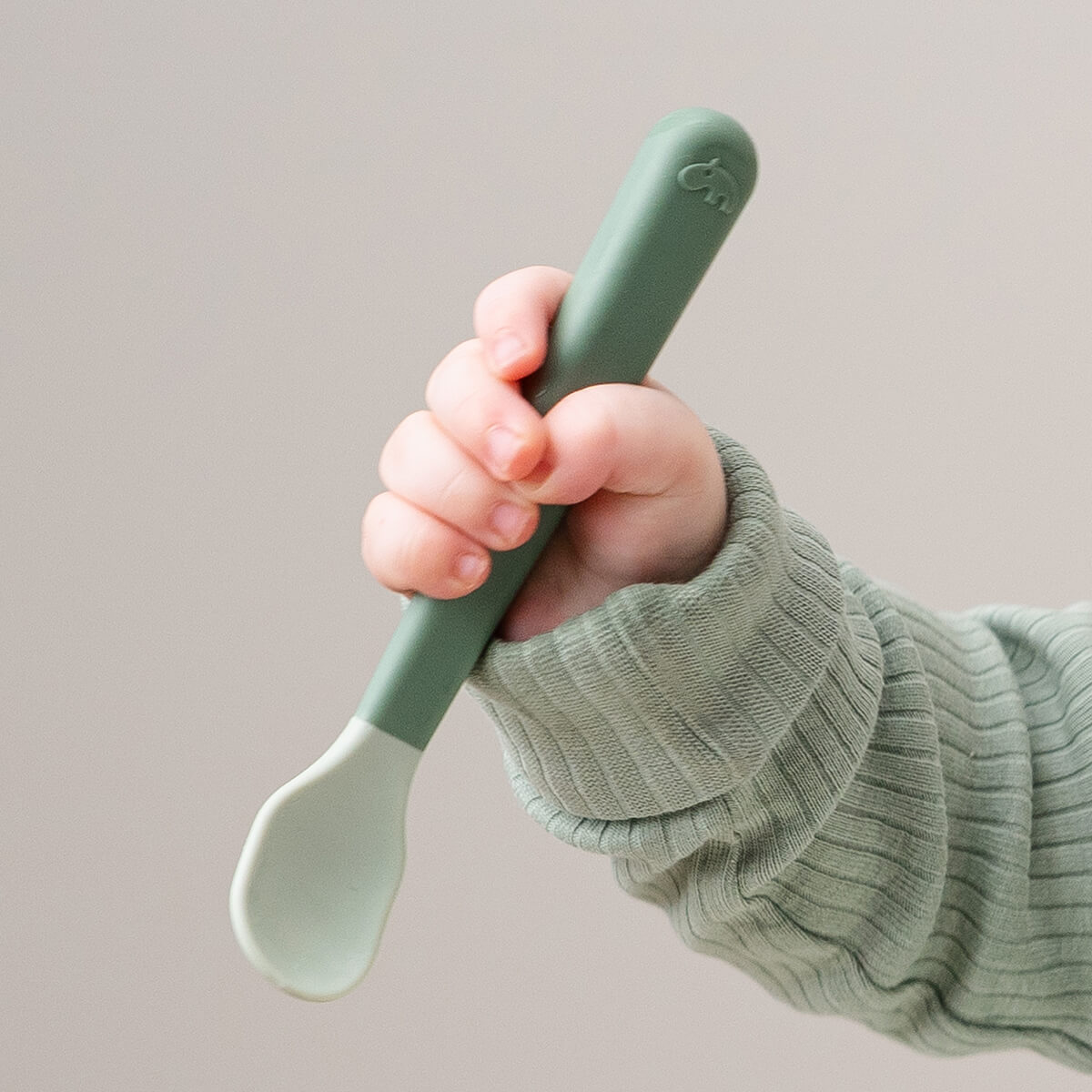 Done by Deer Foodie Easy Grip Spoons — Green (lifestyle)