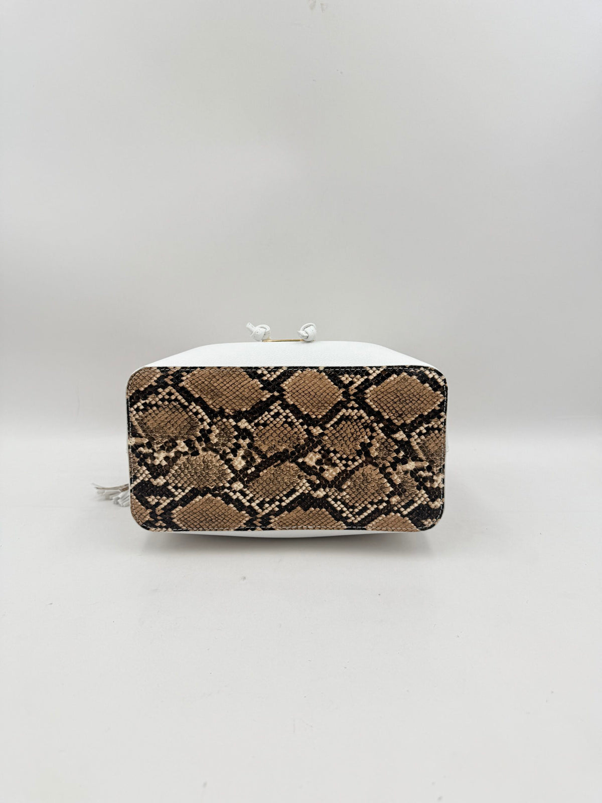 Snakeskin-print base of the white Ruby bucket bag