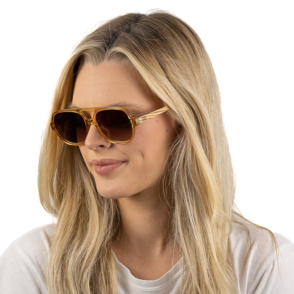 A woman with long blonde hair wearing the Billy sunglasses, front on