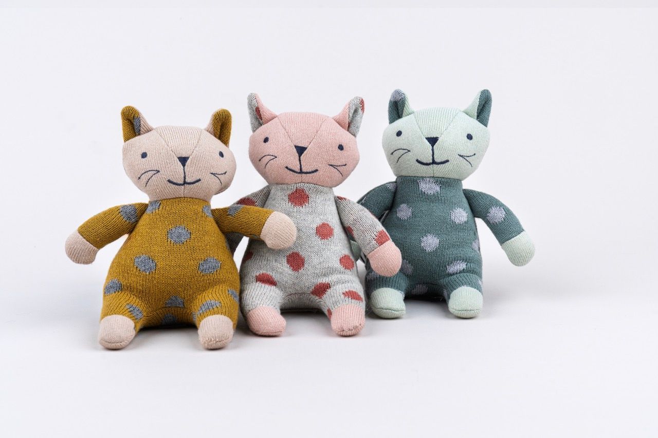 Cute Baby Kitty Knitted Toy with Gentle Rattle Sound - 41467