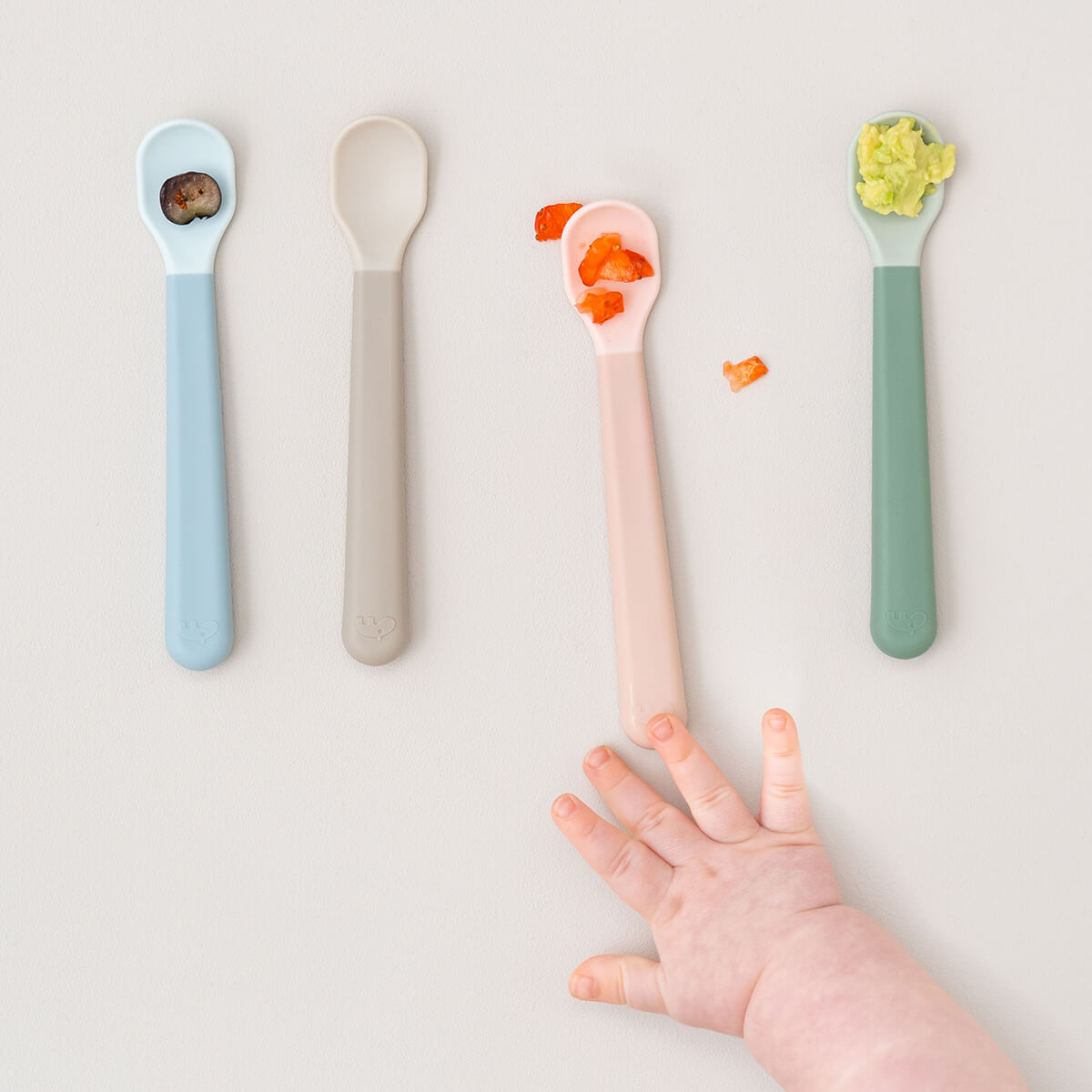 Done by Deer Foodie Easy Grip Spoons — Powder (lifestyle)