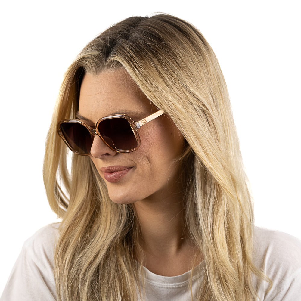 Blonde model wearing the Scarlett champagne sunglasses, head turned to the side